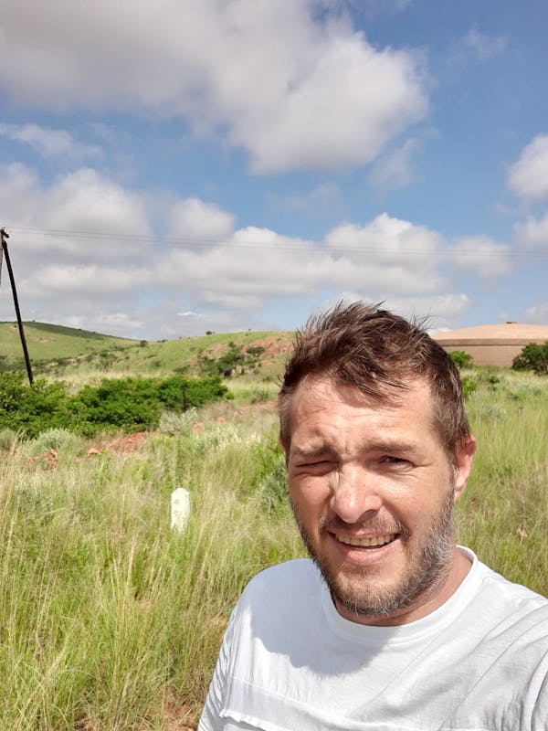 Metal Round Mirror 2.5ft with Stand